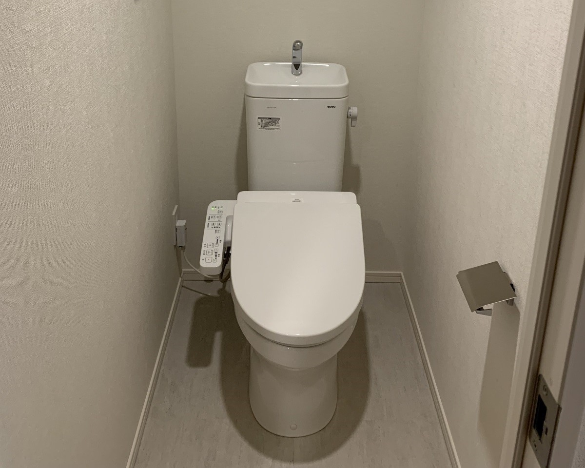 温水洗浄便座付きトイレ